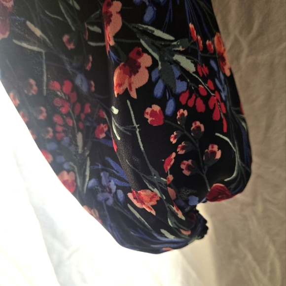 Pretty Pleated Floral Shift Dress EUC ❤️ - Picture 5 of 7